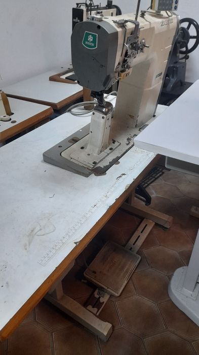 Máquina de costura de coluna Zoje