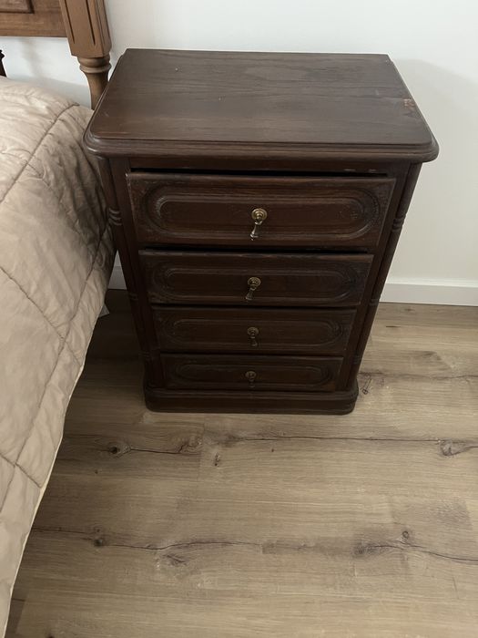 Cama com mesinhas de cabeceira + colchão