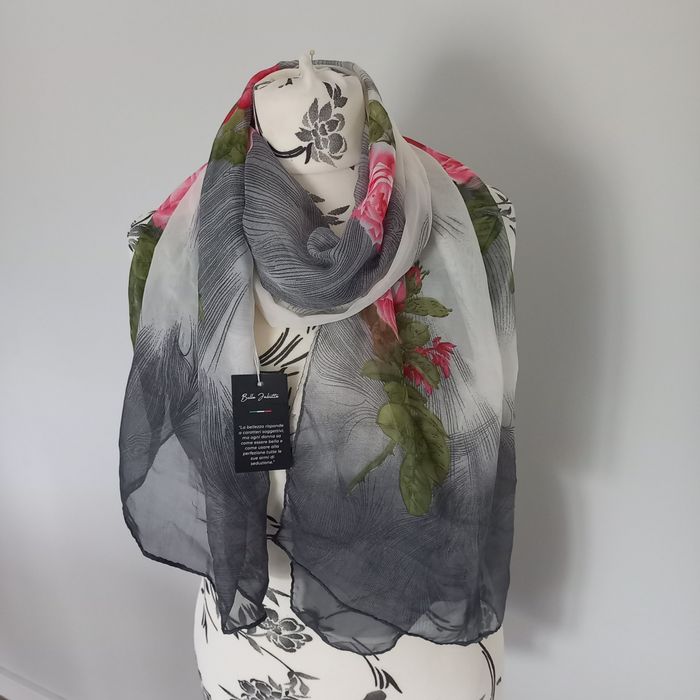 Lekki szalik w róże