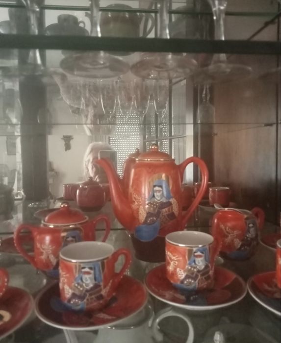 Servico de chavenas mais de 60 anos completo , antigo , como novo