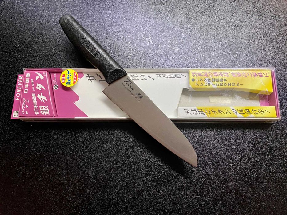 Японський кухонний ніж FOREVER, клинок з титану. 160мм, Вага 62г