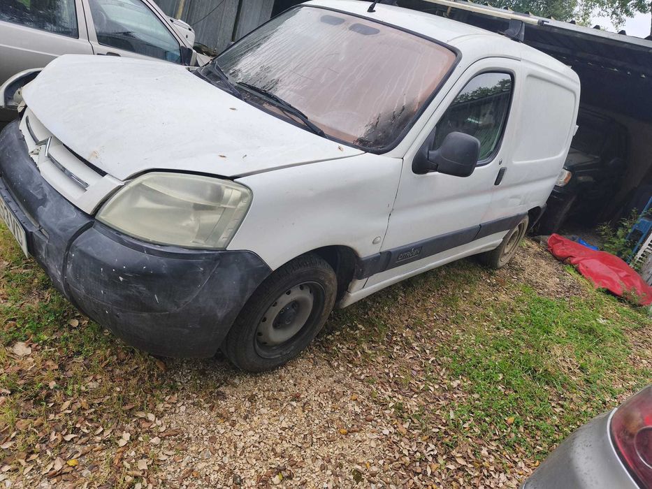 Carrinha sinistrada boa de motor