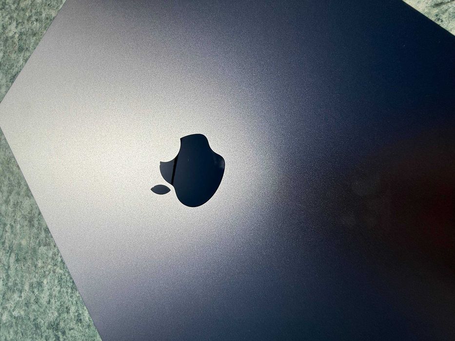 MacBook m2 15" 8/256