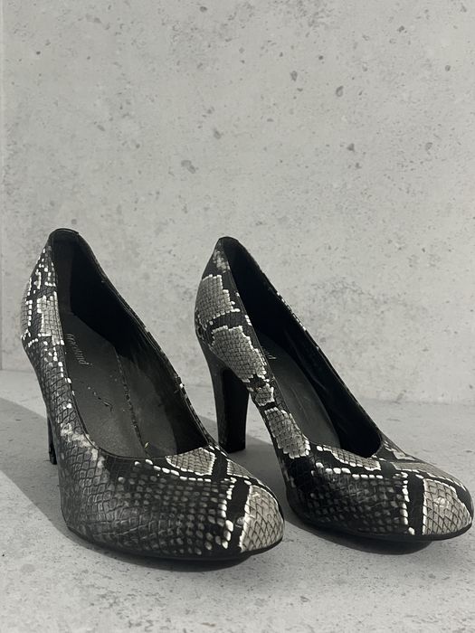 czółenka w motywie węża