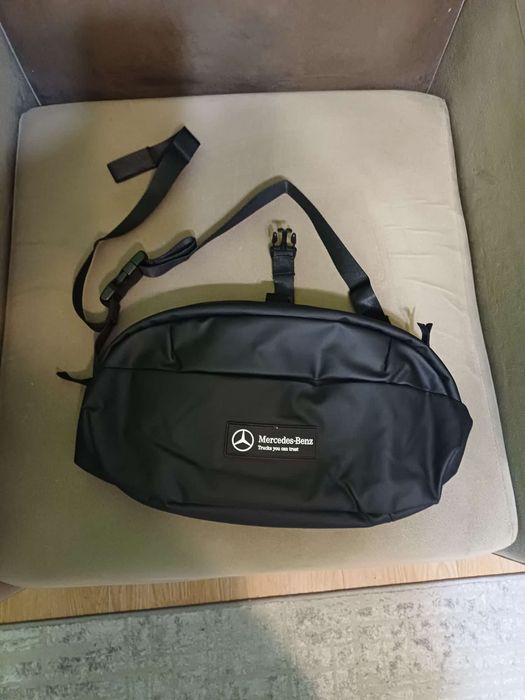 Torba na ramię Mercedesa