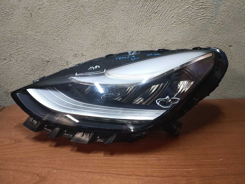 Tesla S lampa Led lewa