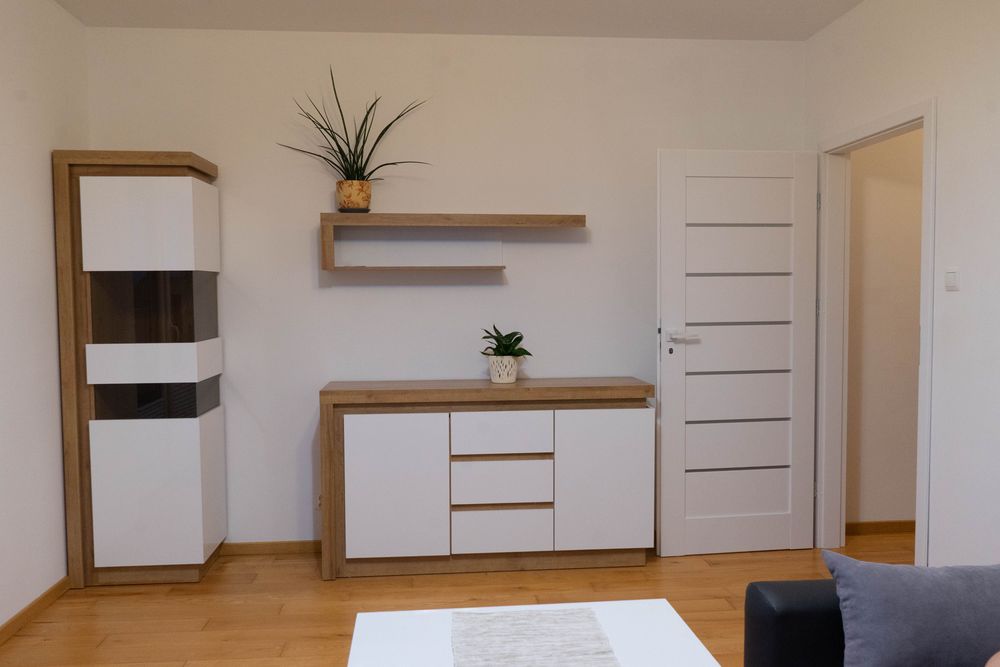 Pokój z balkonem, 18m2 do wynajęcia blisko UM – ul. Chodźki