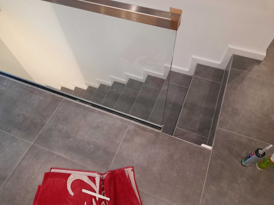 Szklo do balustrady 8.8.2 , 2100mm dlugosc i 1000mm wysokosc sprzedam.