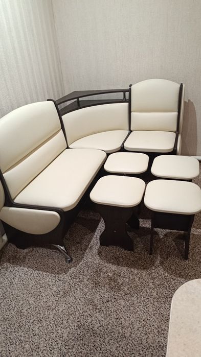 Реставрация.Перетяжка мебели и ремонт мягкой мебели.Диван. Кровать.Мат