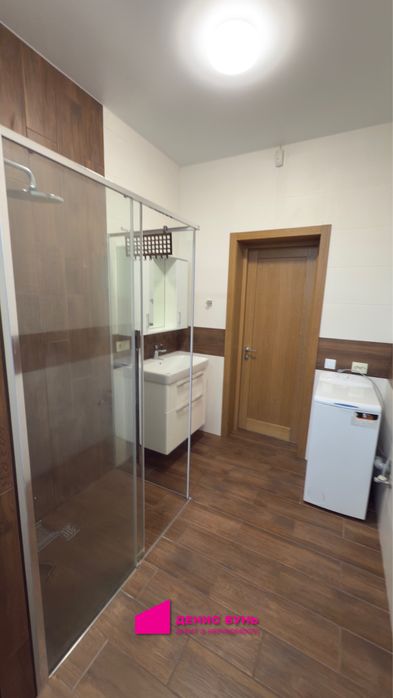 Дом с озером, террасой и зоной барбекю — Подгороднее