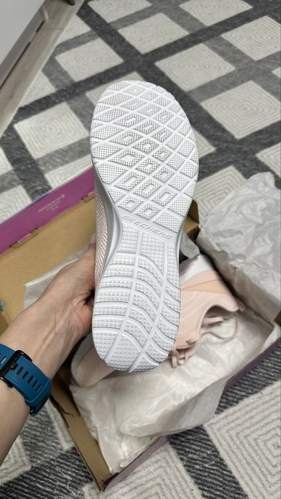 ПРОДАМ Кроссовки «Skechers”.