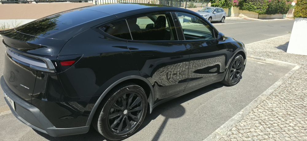 Tesla Y Juniper RWD Premium