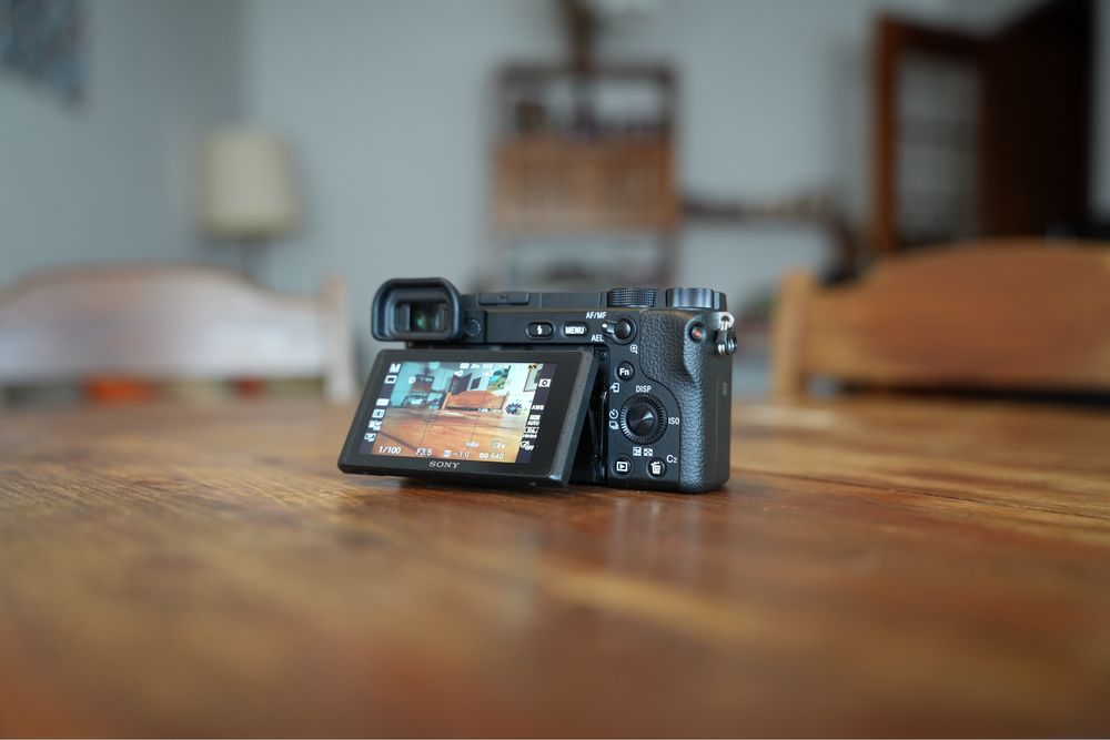 Sony a6400 + lente 16-50mm (Como Nova)