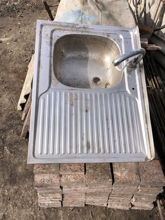 Раковина продам вместе с краном