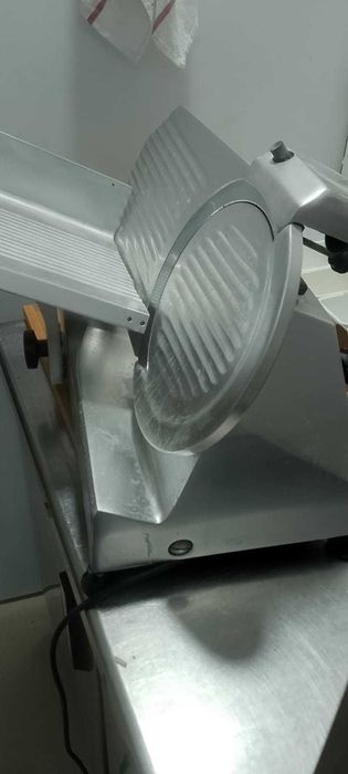 Fiambreira Profissional para Corte de Frios – Ótimo Estado