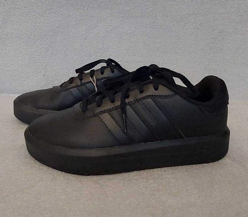 Nowe adidas court platform