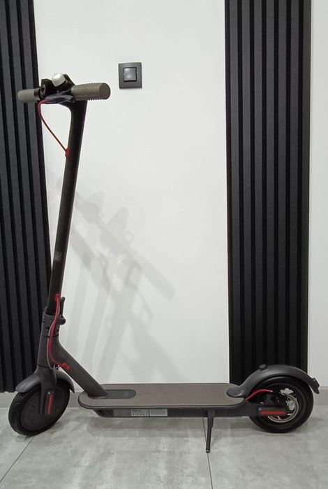 Hulajnogę elektryczna Xiaomi.