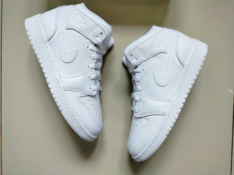 Air Jordan 1 Mid - Triple White r. 38
