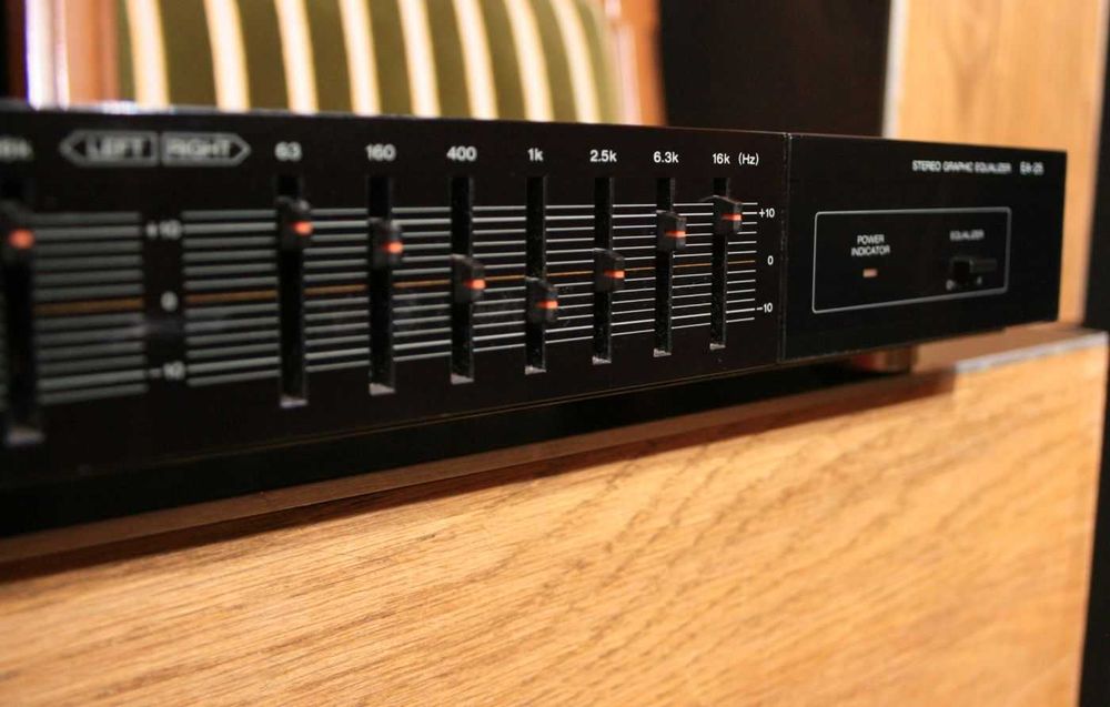 Korektor graficzny Akai elegancki i w pełni sprawny