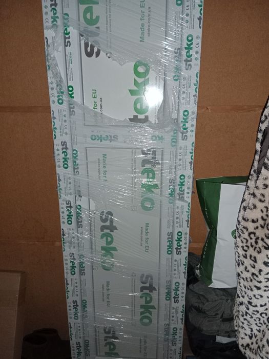 Продаються двері , нові, в упаковці.