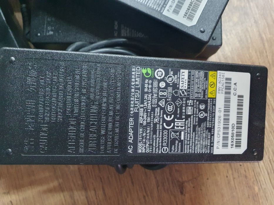 Зарядка зарядное блок питания Fujitsu Asus Toshiba 19v/4.22a 80w ориг