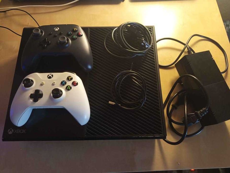 Consola XBOX ONE 500GB Com 2 Comandos e Todos Os Cabos Pronta a Jogar Aceito Trocas