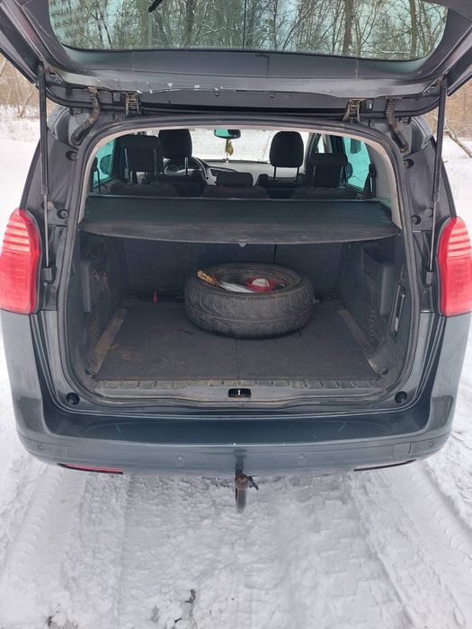 Продам Пежо 5008