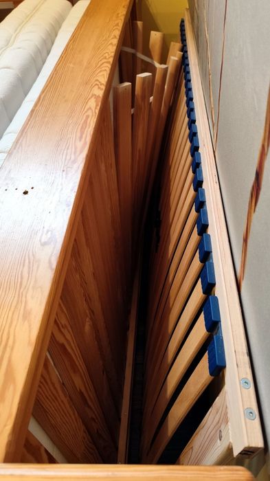 Solidne sosnowe łóżko piętrowe 2w1 z materacami 180x90