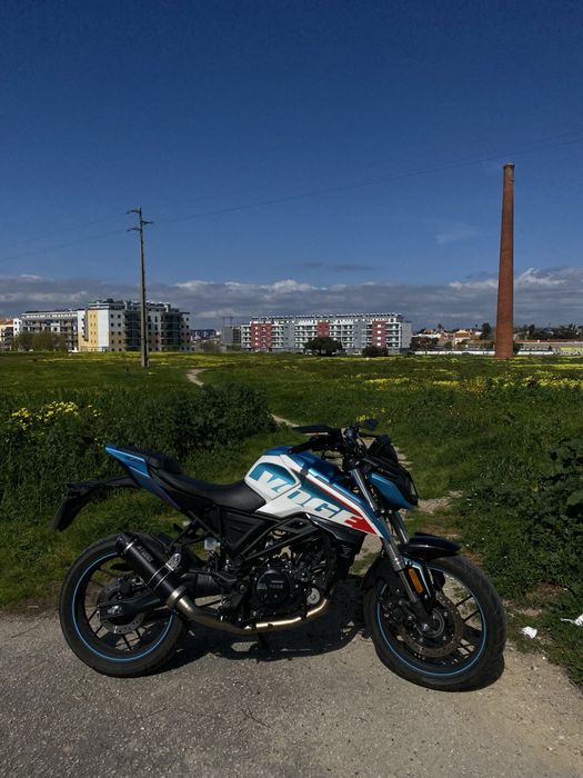 Voge 125r 2024 azul e branca