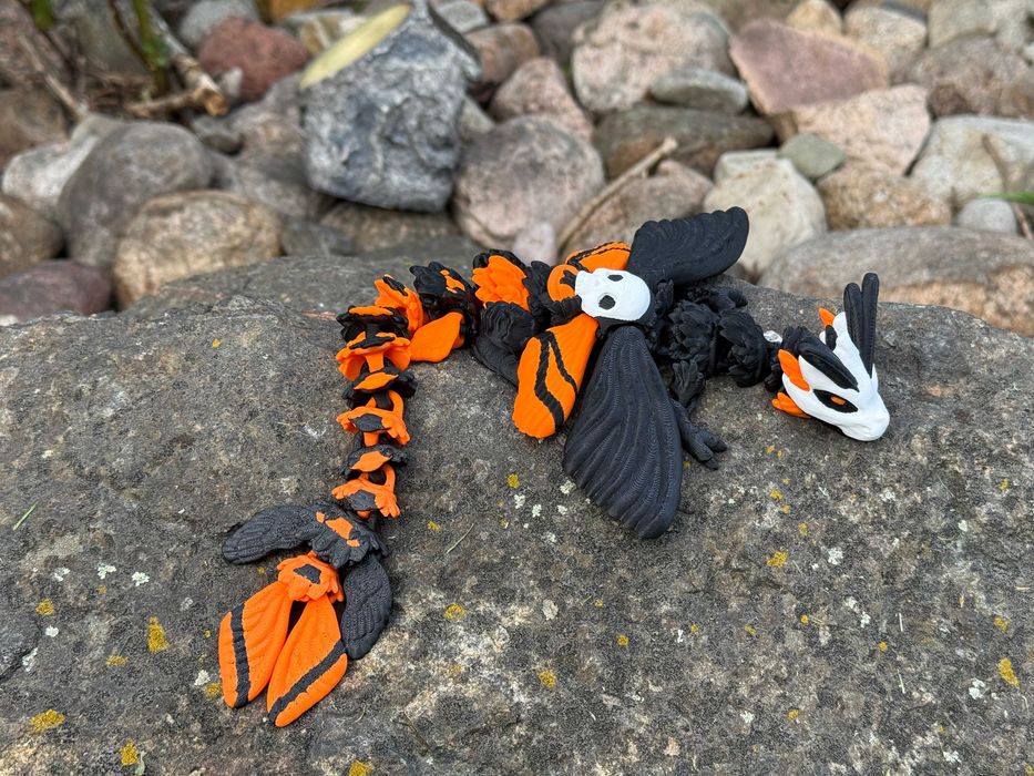 Ćma zmierzchnica trupia głowa 3D –przegubowa, ruchoma figurka nocnego smoka