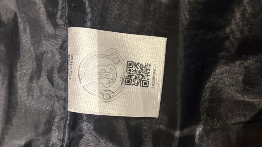 Czarny bezrekawnik Moncler