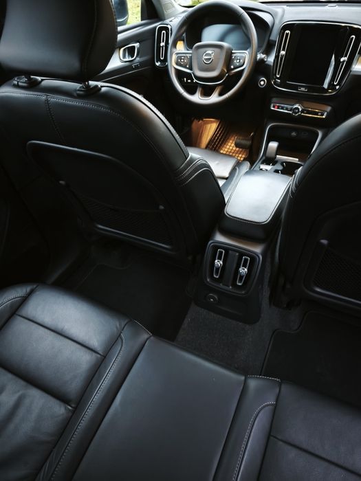 Volvo XC40 Recharge R-Line