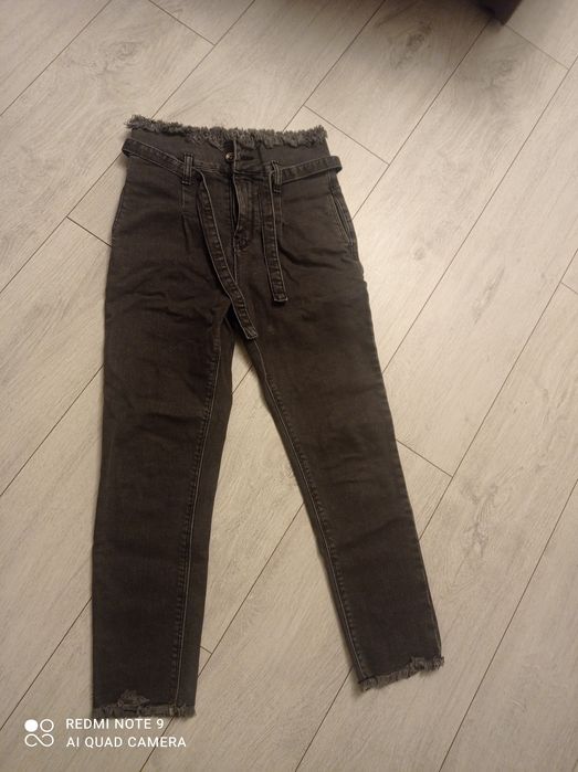 Джинси з високою посадкою