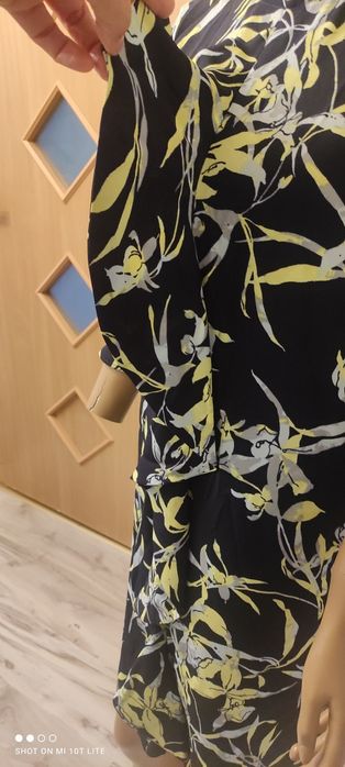 Sukienka czarna w żółte kwiaty