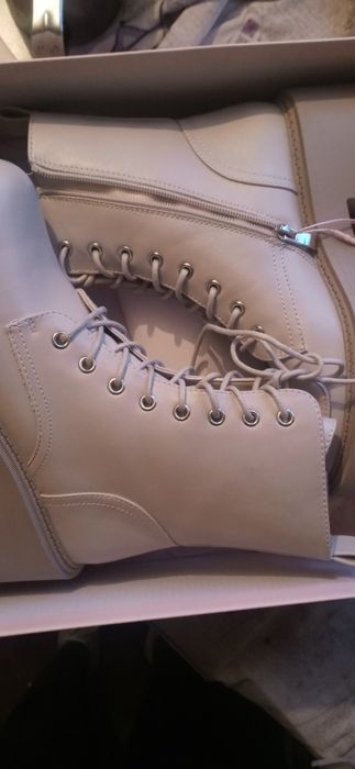 Beżowe botki DeeZee  37