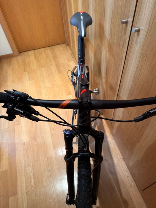 Bicicleta de BTT em Carbono, CUBE 29”