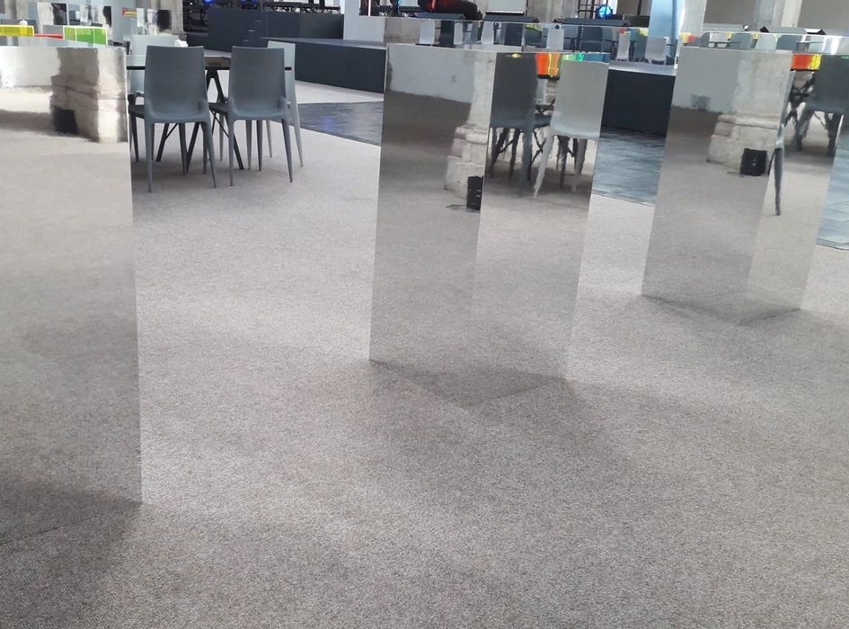 Paralelepípedo espelhado, madeira MDF c/ folha acrílica espelhada | A: 100 C: 45 L: 45 - 8pc.
