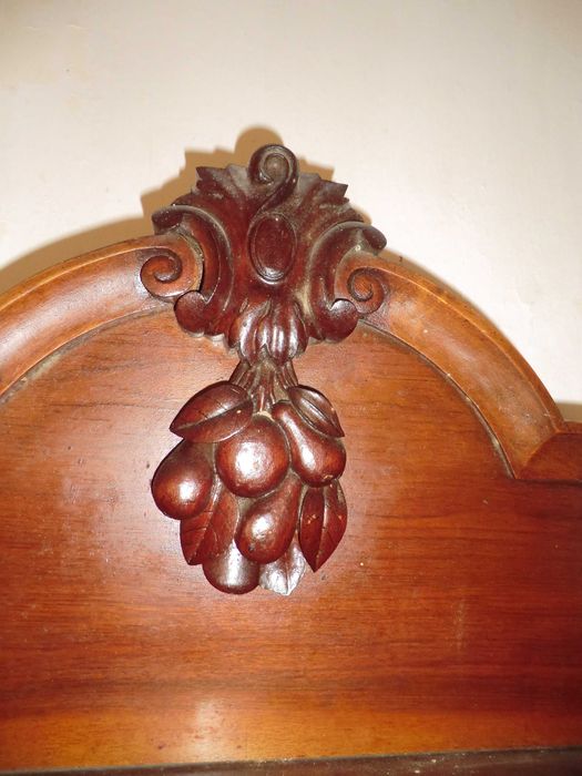 Mobília antiga de quarto