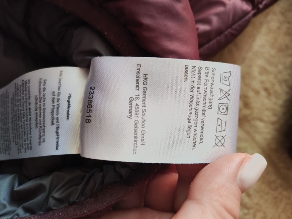 Продам куртку на пуху .