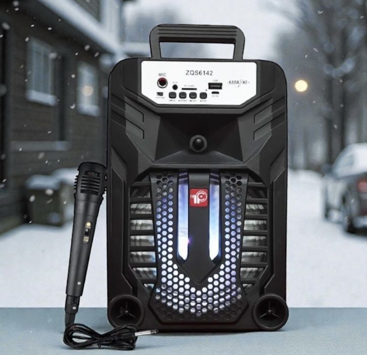 Безпровідна колонка з RGB-підсвічуванням і провідним мікрофоном