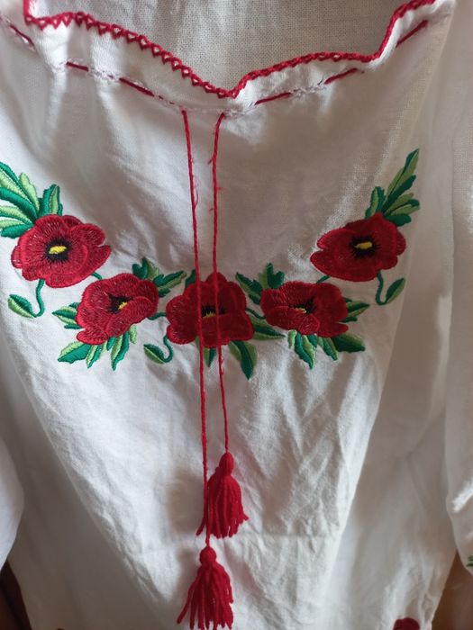 Продам жіночу вишиту сукню