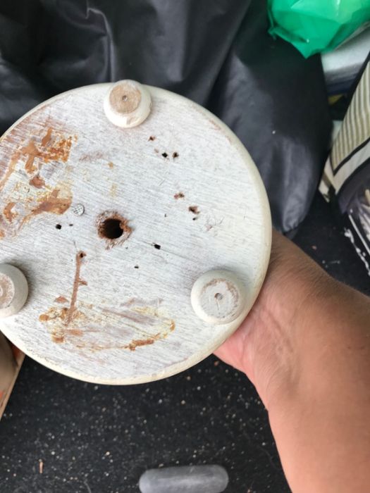 Suporte para candeeiro em madeira trabalhada