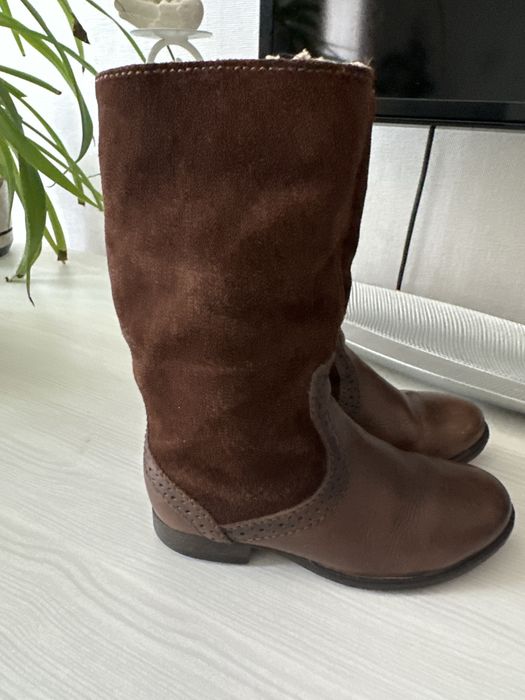 Обув для дівчинки