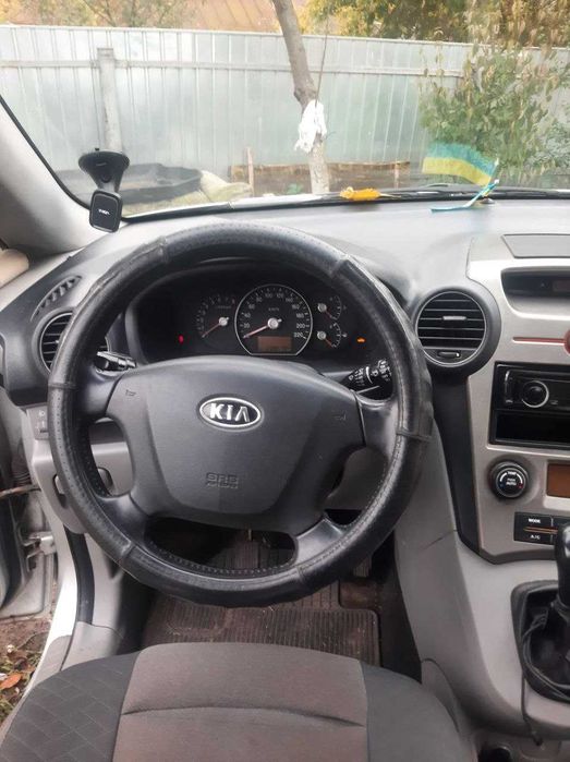 Продам автомобіль Kia Carens