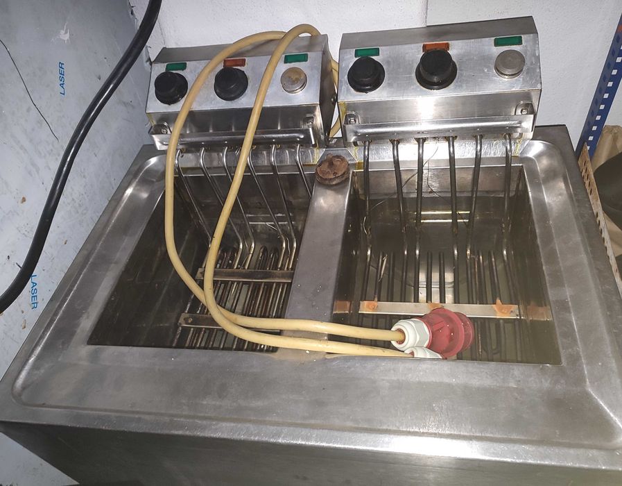 Fritadeira dupla profissional, grande capacidade, muito bom estado