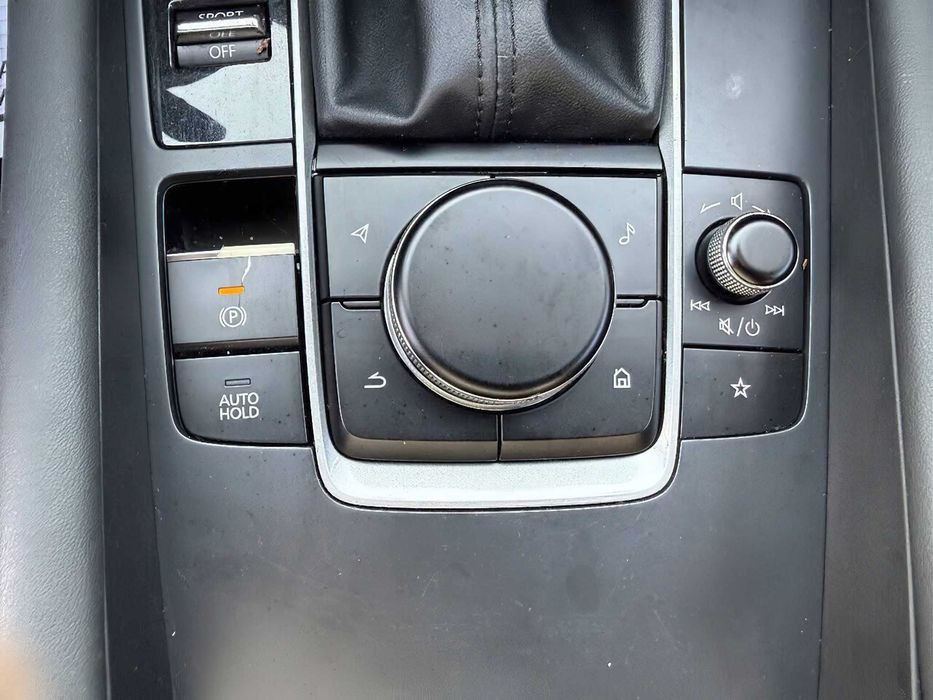 Mazda 3      2021