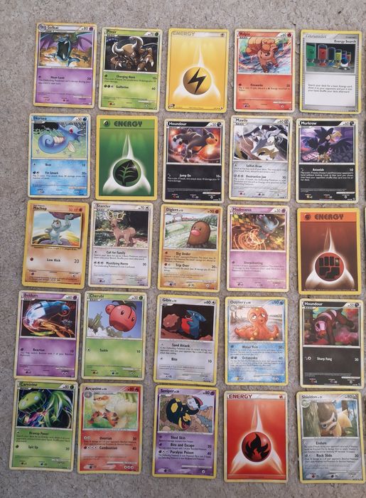 Conjunto de 45 cartas Pokémon antigas