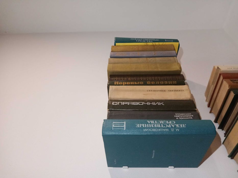 Поличка книжкова "невидимка"