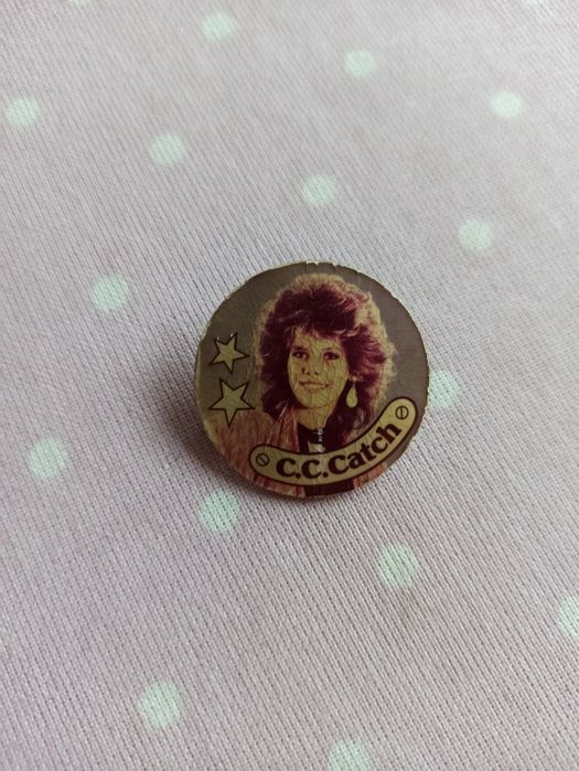 Przypinka PRL vintage C.C. Catch muzyka pop  80s 1980s lata 80te