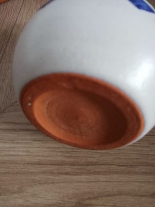 Wazonik ceramiczny jasny w romby malowany 12cm